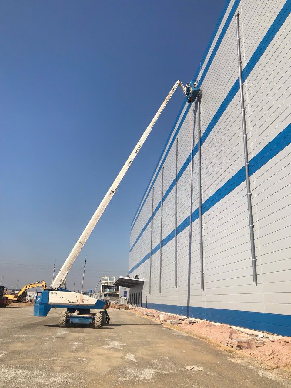 z5896226144678eaafb5c6cb87e3ac111c5f3f987749d9